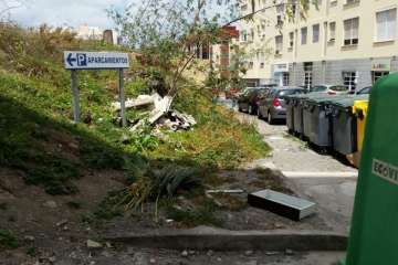 Restos de material con amianto en diversos puntos del municipio (Foto TA)